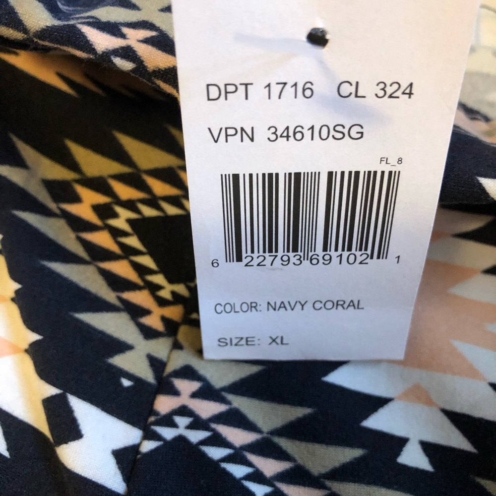 NWT Patterned leggings - Picture 3 of 4